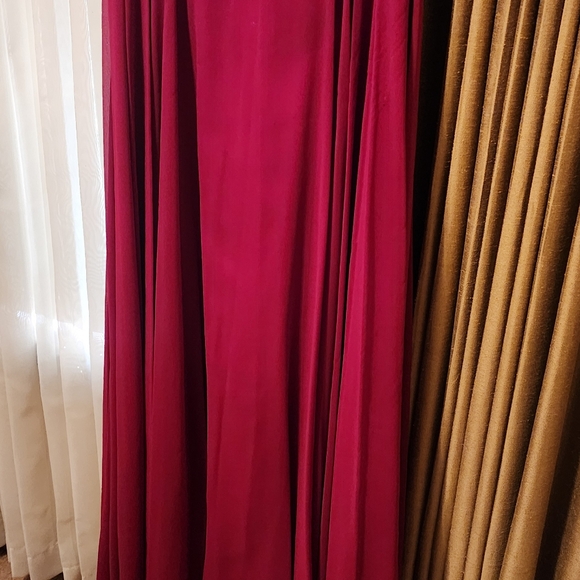Let's Dress Maxi in Burgundy - Picture 3 of 7